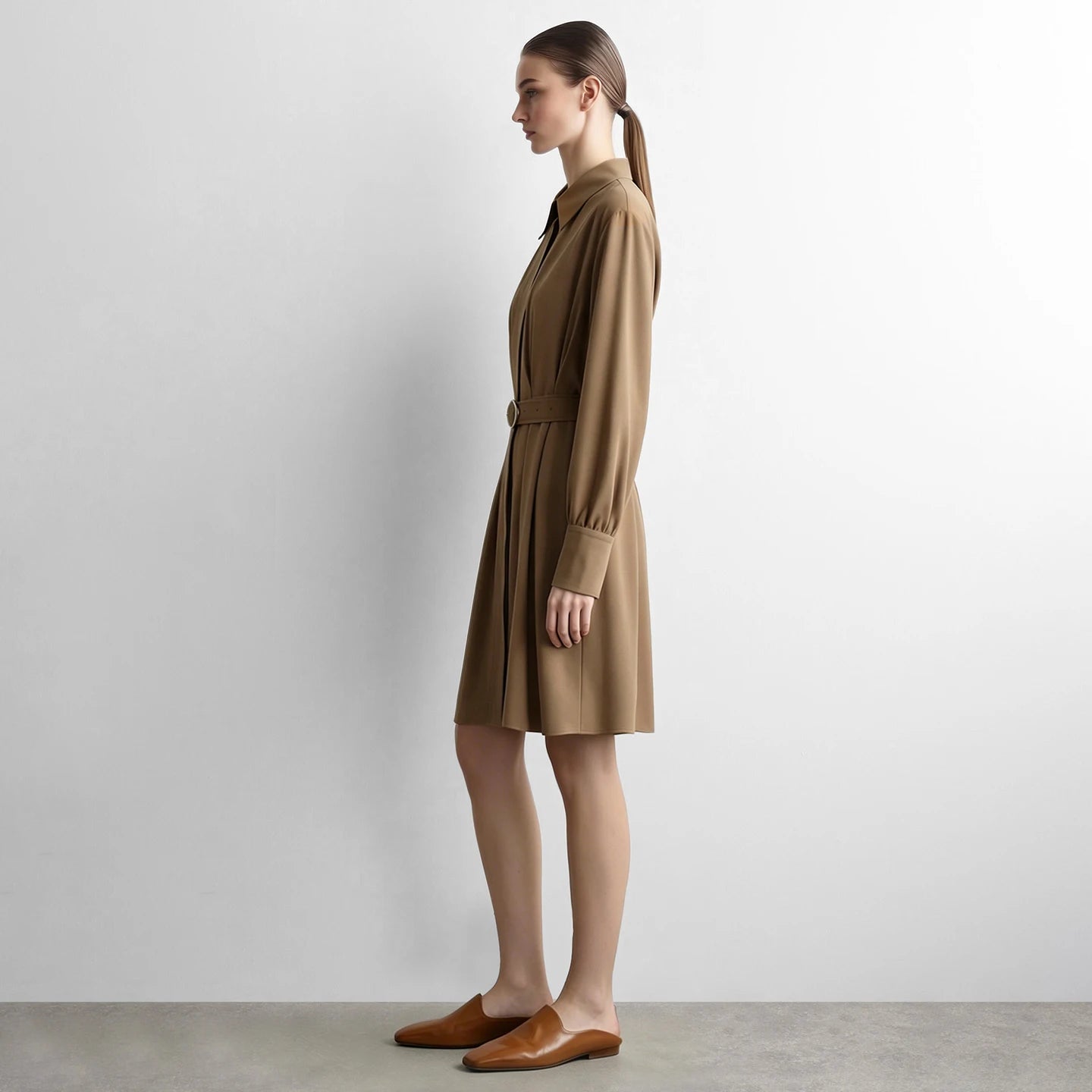 Elegantes Damenkleid Mit Reverskragen Und Gürtel Für Berufsfrauen