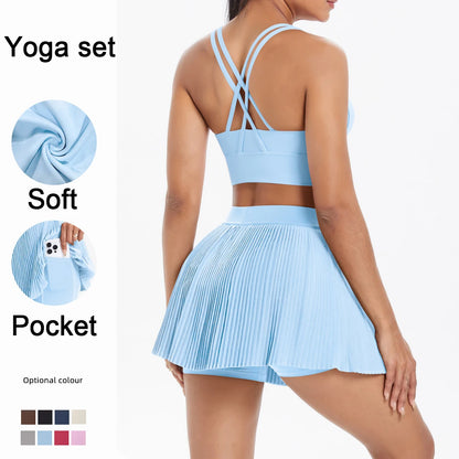 Sky-Blue Yoga-Set mit Crop-Top und Faltenrock, seitlicher Tasche
