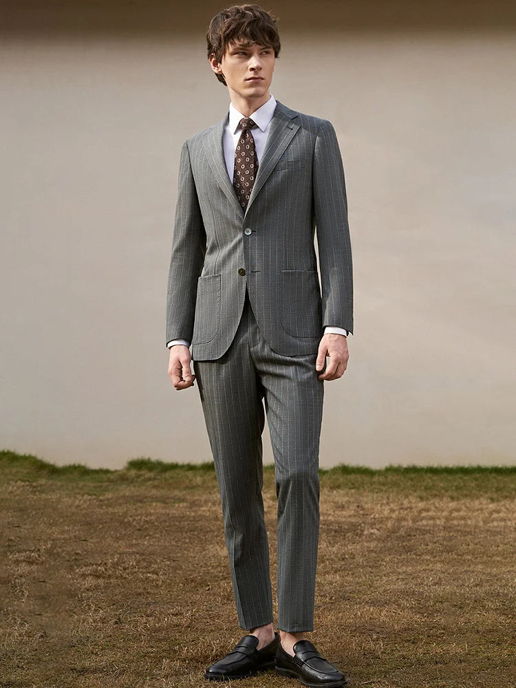 Eleganter Herrenanzug aus 67% Wolle: Grauer Nadelstreifen, Einreiher, Business & Hochzeit, Slim Fit