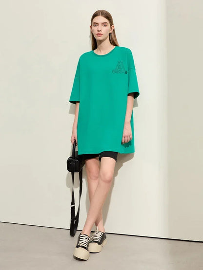 Damen Rundhals-T-Shirt im minimalistischen Stil mit lässiger Stickerei und kurzen Ärmeln