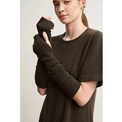 Braunes Damen-Strickkleid mit Rundhalsausschnitt und kurzem Ärmel, Feinstrick-Optik