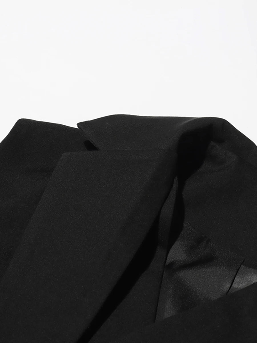Elegantes ärmelloses Minikleid mit Rundhalsausschnitt und Pailletten-Patchwork für Damen – figurbetont und mit Schleifendetail.