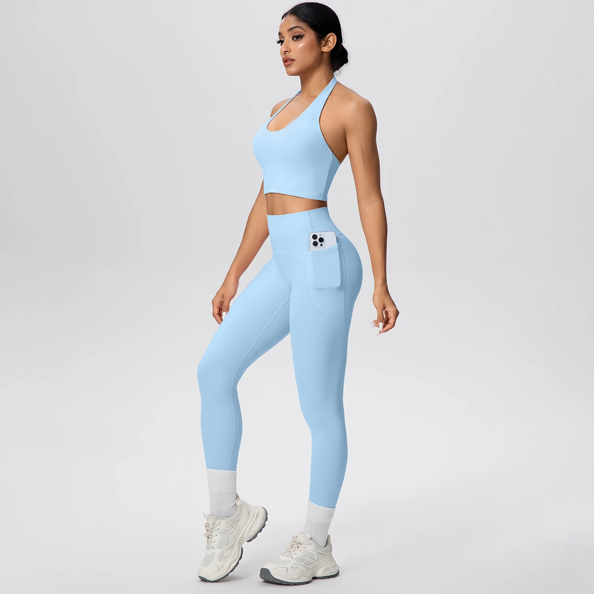 Athletisches Yogaset in Hellblau: Sport-BH und Leggings mit Tasche am Oberschenkel