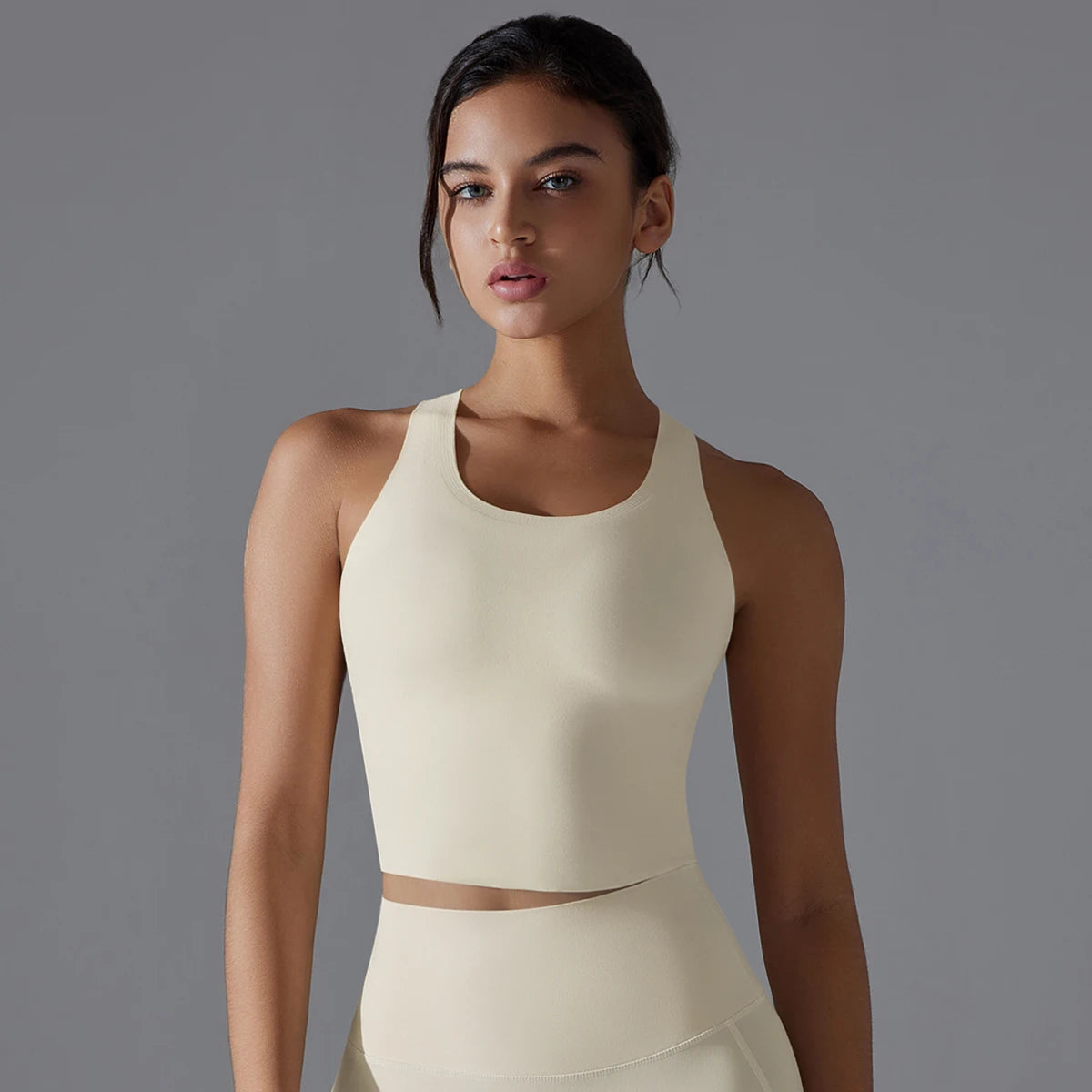 Nahtloses Yoga-Top für Damen mit Rundhalsausschnitt und breiten Trägern, helles Ivory