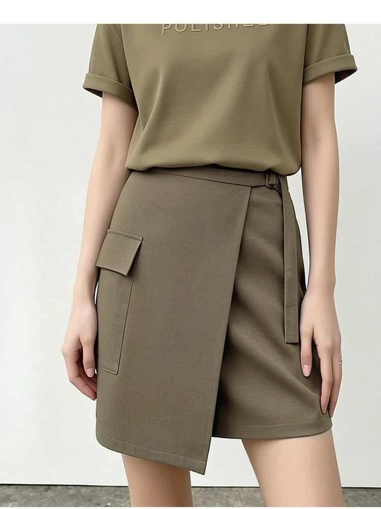 Asymmetrischer A-Linien Minirock olivfarben, mit Taschenklappe und Seitenbindung