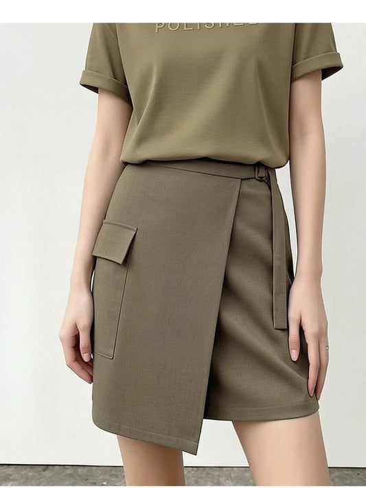 Asymmetrischer A-Linien Minirock olivfarben, mit Taschenklappe und Seitenbindung