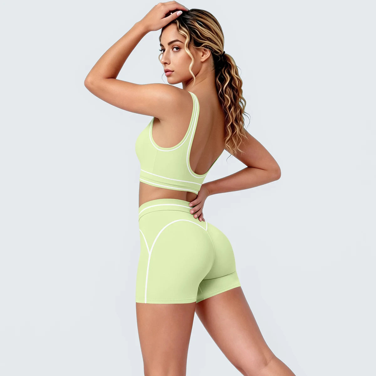 Sport-BH-Shorts-Set in Hellgrün mit gepolstertem Bustier und kurzen Leggings