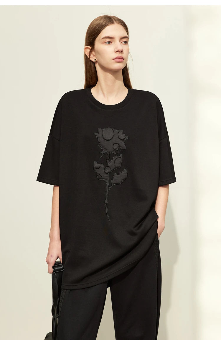 Damen T-Shirts im minimalistischen Stil mit Stickerei und O-Ausschnitt