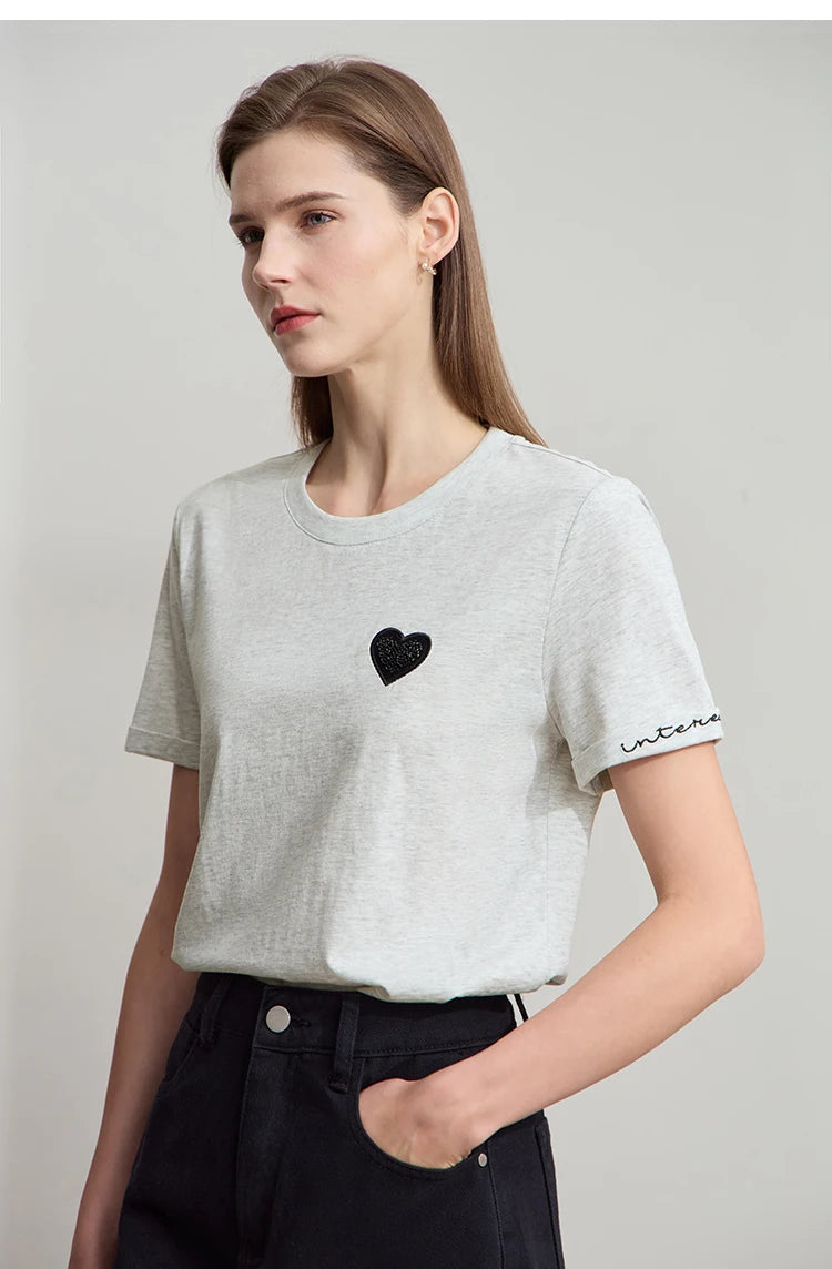 Damen T-Shirt im minimalistischen Stil mit bestickten Liebesperlen für den Sommer