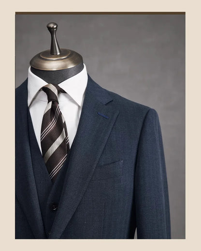 Schlanker Herrenblazer aus Wollmischung mit braunem Karomuster und Taschen – ideal für Business und Hochzeiten