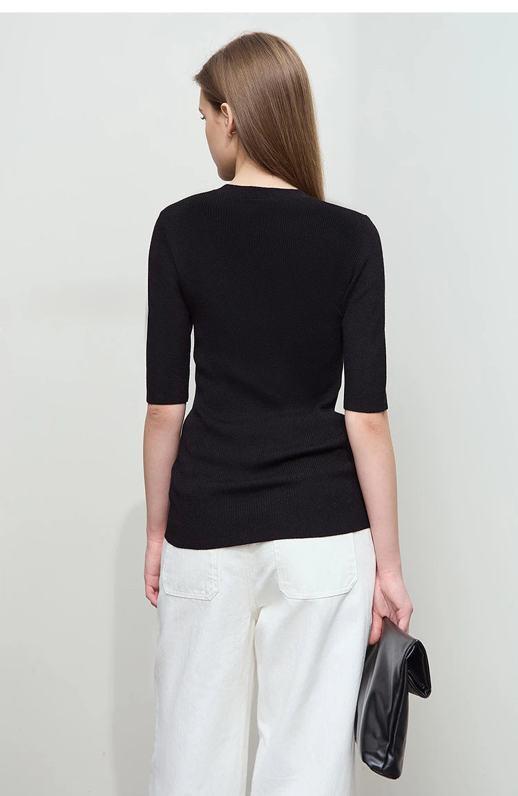 Schwarzer Damen-Strickpullover, Rückansicht, Rundhalsausschnitt, mittlere Ärmel, schmaler Schnitt