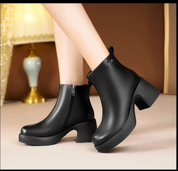 Schwarze Damen-Knöchelstiefelette mit Absatzblock und elastischem Schaftabschluss