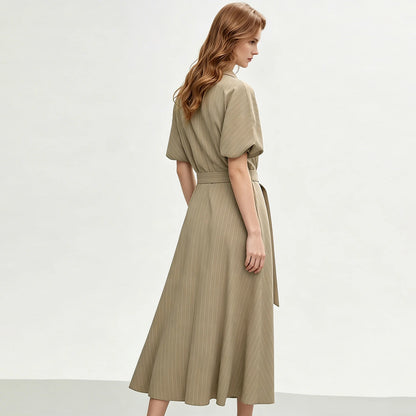 Elegantes Gestreiftes Damenkleid Mit Gürtel Für Büro Und Freizeit
