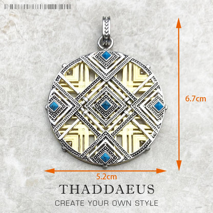 Rundes 925-Sterlingsilber-Amulett mit goldenen Azteken-Ornamenten und blauen Schmucksteinen