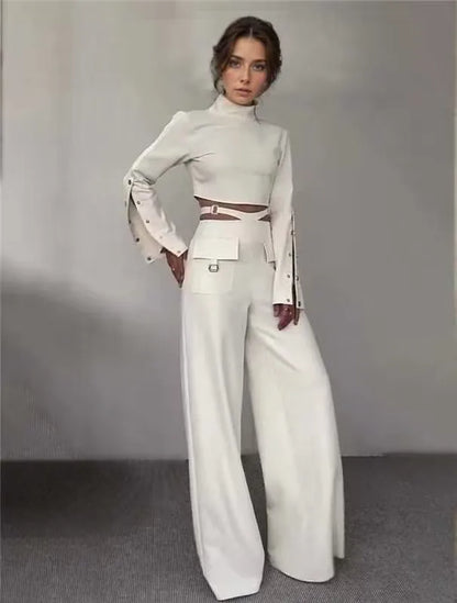 Elegantes Damen-Tunikakleid mit Karree-Ausschnitt und kurzen Ärmeln im Patchwork-Hohldesign – figurbetont und stilvoll.