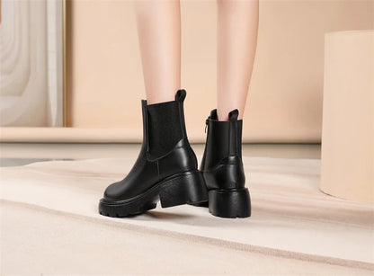 Schwarze Stiefeletten im Chelsea-Stil mit elastischem Einsatz und runder, kräftiger Sohle