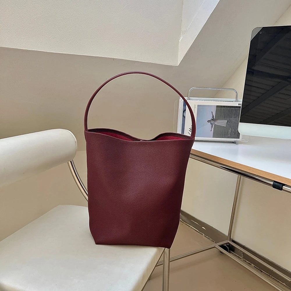 Damen Bucket-Bag Aus Vollnarbigem Leder Weinrot