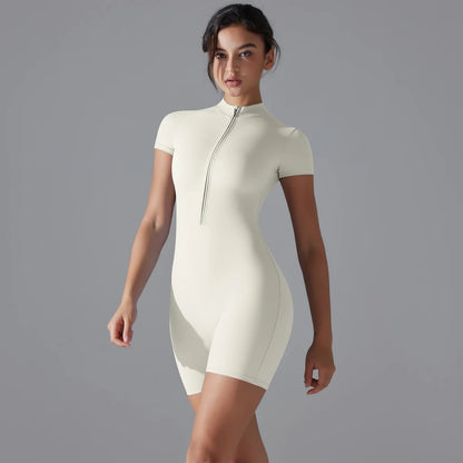 Damen Yoga-Bodysuit Elfenbein: Kurzarm, halber Frontreißverschluss, kurz, eng