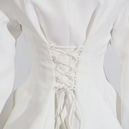 Elegantes Damenkleid mit Rundhalsausschnitt, halblangen Ärmeln und Spitzen-Patchwork-Design – figurbetont und stilvoll.