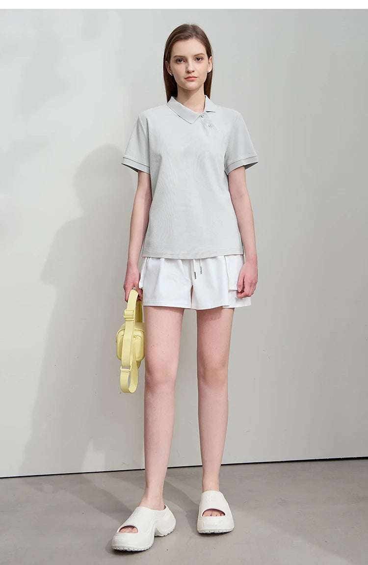 Damen T-Shirt im Minimalismus-Stil mit asymmetrischem Schnitt für den Sommer