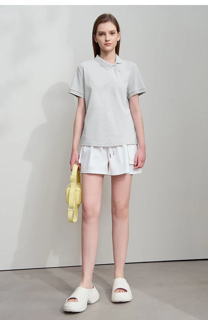 Damen T-Shirt im Minimalismus-Stil mit asymmetrischem Schnitt für den Sommer