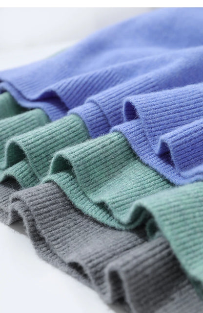 Strickpullover in Grau, Grün und Lila mit geripptem Saum und Bündchen