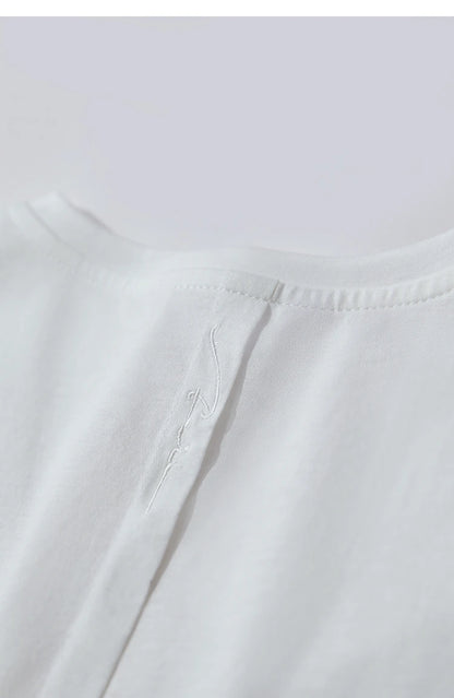 Damen Top im minimalistischen Sommerstil mit einfarbiger Buchstabenstickerei