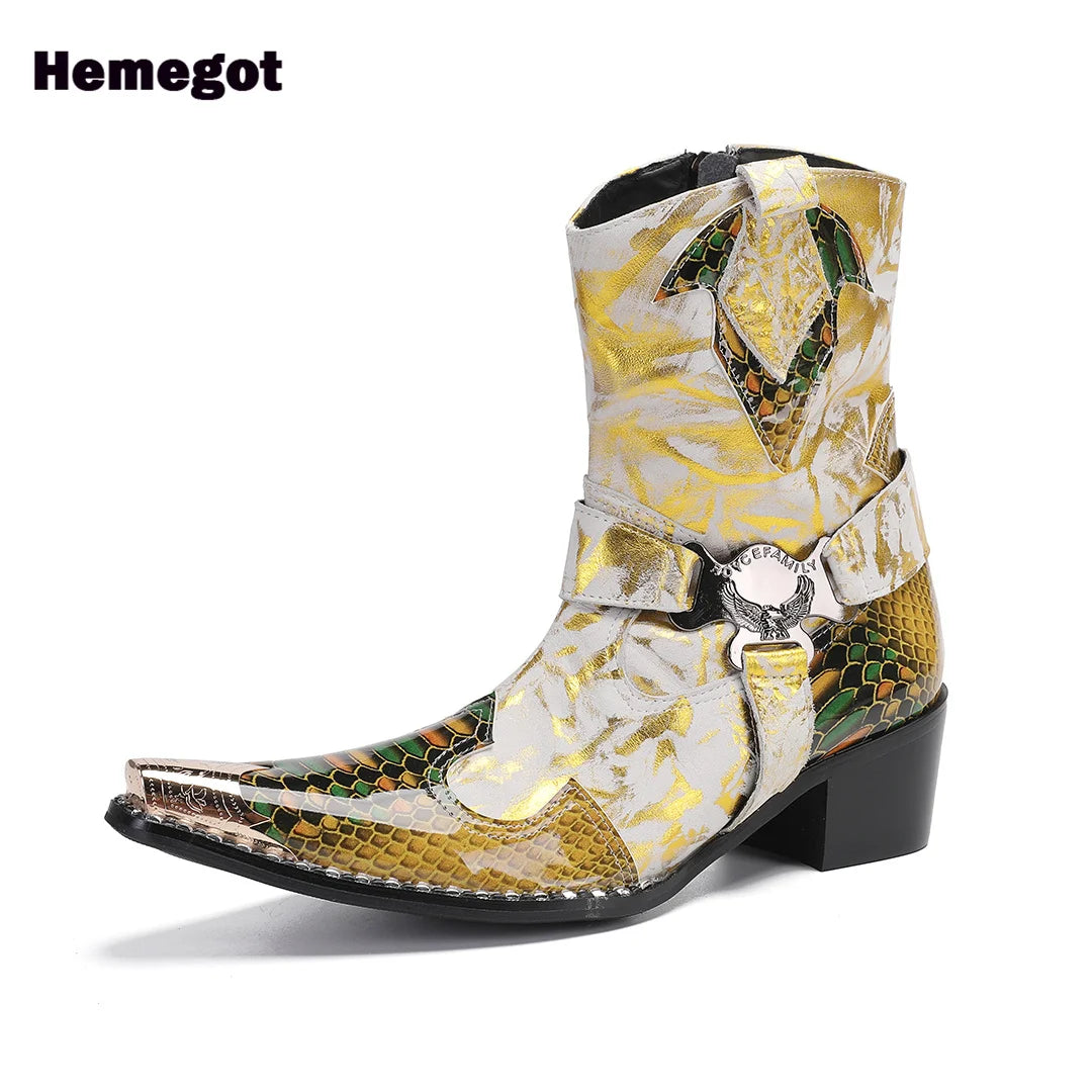 Herren-Stiefelette mit spitzem Zehenbereich, goldfarben, Ziergurt am Schaft, Schlangenmuster-Einsatz