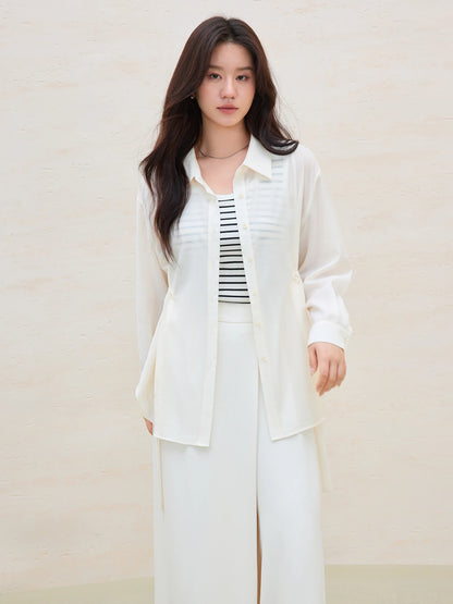 Kurzes Damen-Strickshirt mit V-Ausschnitt und Hohldesign – ideal fürs Büro