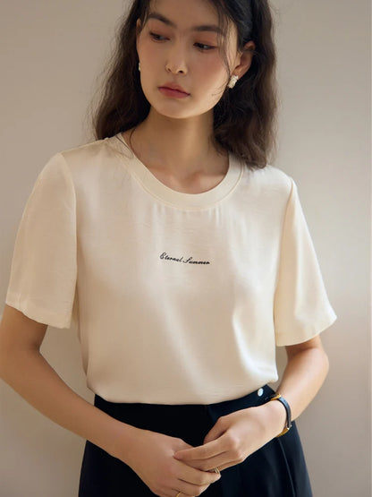 Damen-T-Shirt mit Puppenkragen – lässig, vielseitig und ideal für den Sommer.