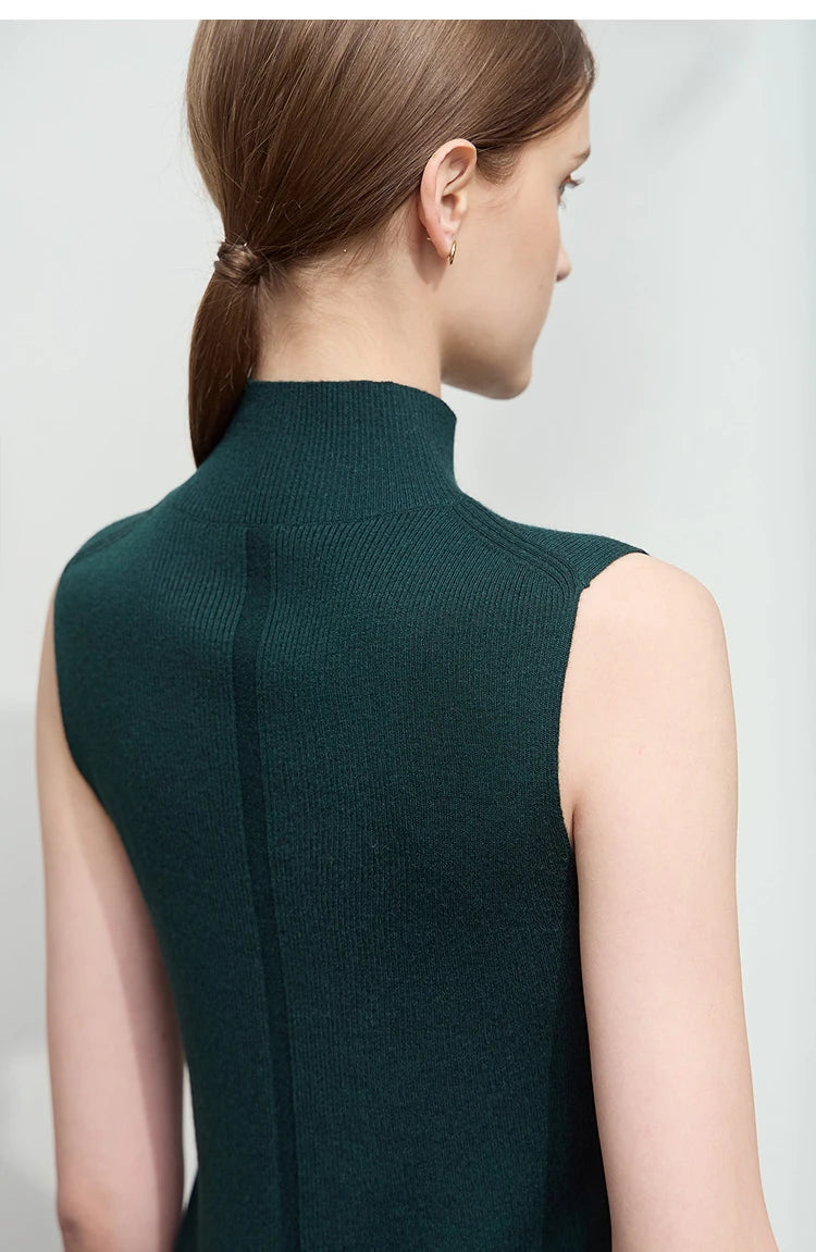 Ärmelloser Pullover mit Stehkragen, dunkelgrün, Rückansicht mit Mittelnaht