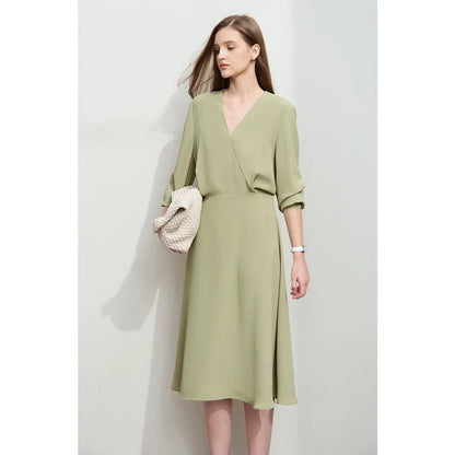 Elegantes Damenkleid Mit V-Ausschnitt Und Stretch Für Bürodamen