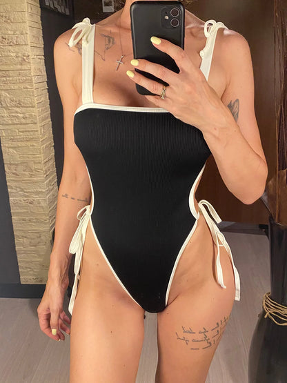 Damen-Badeanzug Micro-Tanga gerippt Riemchen High-Leg gepolstert
