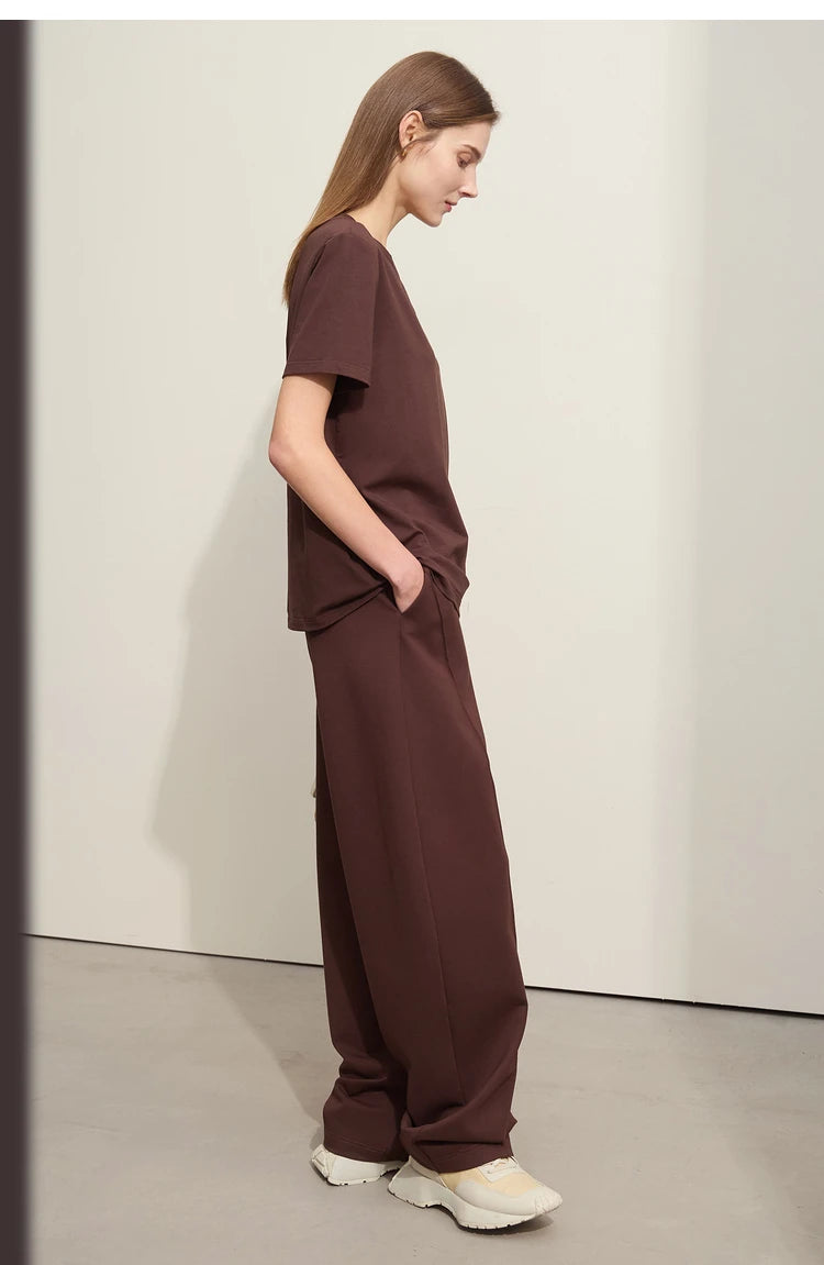 Damen T-Shirt im minimalistischen Stil mit O-Ausschnitt und lässiger Stickerei
