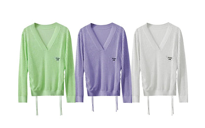 Drei Strickpullover im Set: Grün, Lila und Weiß mit V-Ausschnitt und langen Ärmeln