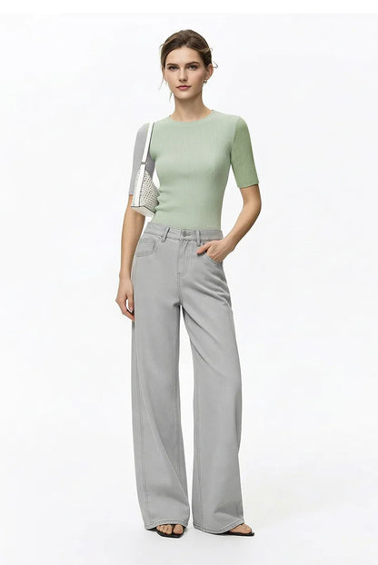 Damen-Strickoberteil in Salbeigrün, Rundhalsausschnitt, kurzarm, taillierte Passform