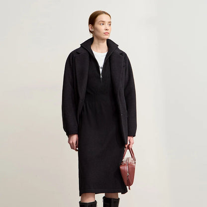 Schwarzes Rollkragenkleid mit Reißverschluss, Kapuzen-Optik, langärmlig und knielang