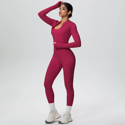 Damen-Yoga-Set in Bordeaux: langärmliges Crop-Top und hochtaillierte Leggings, seitliche Pose