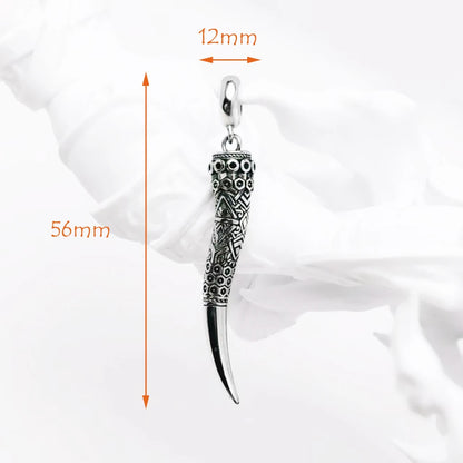 Zahnanhänger aus 925er Sterlingsilber mit Ornamenten, Maßeinblendung