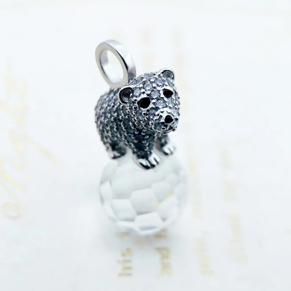 Eisbär-Anhänger aus 925 Sterlingsilber mit silberner Verzierung und Tropfen