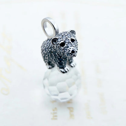 Eisbär-Anhänger aus 925 Sterlingsilber mit silberner Verzierung und Tropfen
