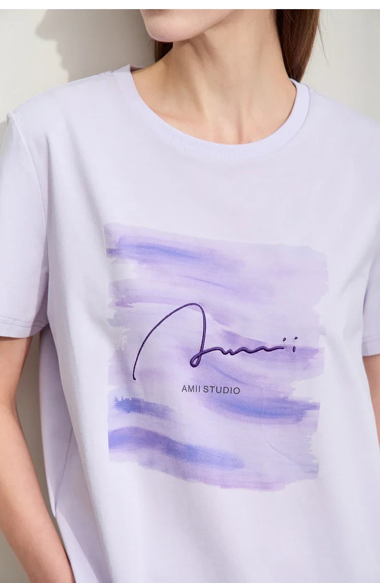 Damen T-Shirt im Minimalismus-Stil mit O-Ausschnitt und Stickerei