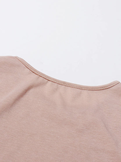 Damen-Casualjacke mit Kontrastfarben, Stickerei und langen Ärmeln – Offenes Design, kurz geschnitten.