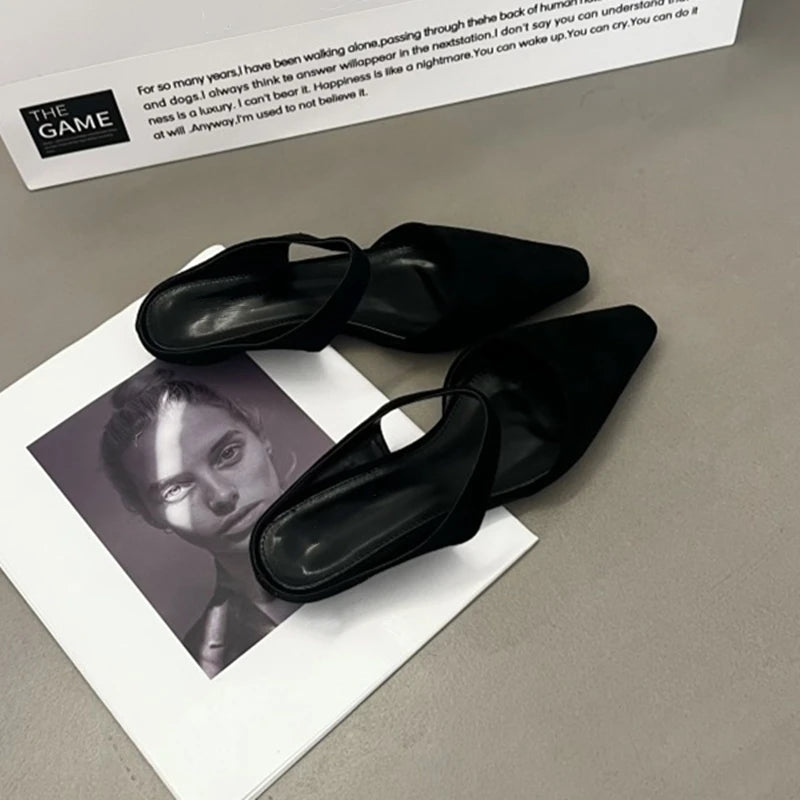 AIYUQI Frauen Maultiere 2025, Frühjahr Neue Closed Toe Frauen Maultiere Spitz Halbe hausschuhe Für Frauen Niedrigen absätzen Mode weibliche Hausschuhe