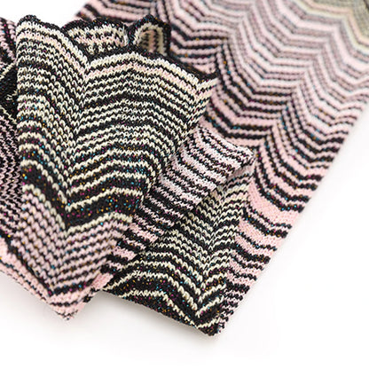 Zweiteiliges Damen-Set mit Rundhals und langen Ärmeln – Oberteil mit Diamant-Details und Rock mit hoher Taille und Patchwork-Taschen.