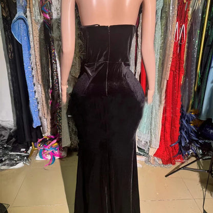 Schulterfreies ärmelloses Damenkleid mit Patchwork-Design und Faltendetails – figurbetont und elegant