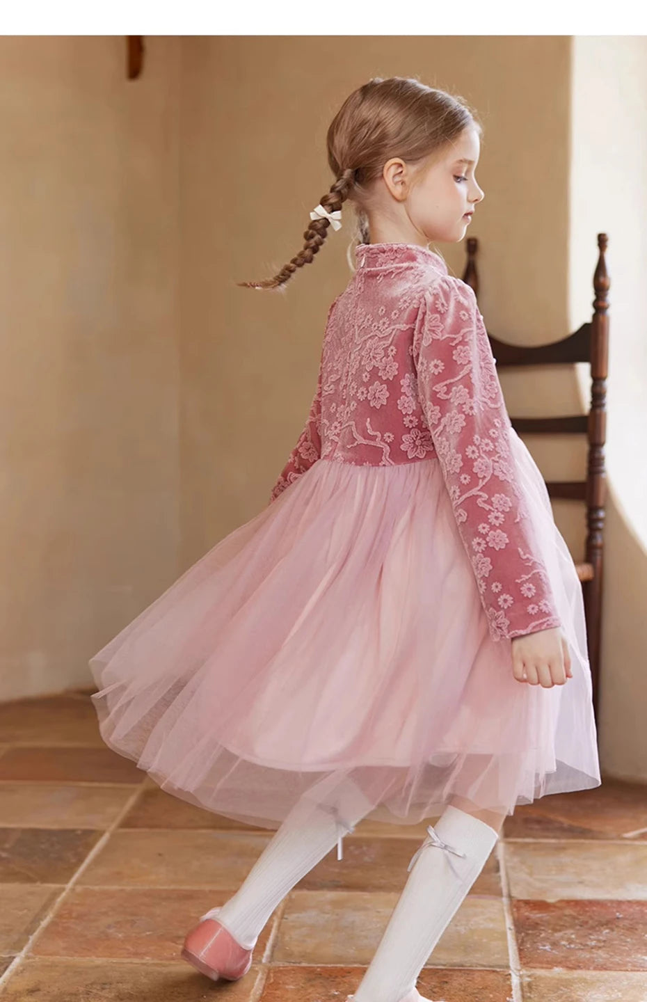 Schwarzes Patchwork-Kleid mit Pailletten für Mädchen – Herbstliches, modisches Design für Kinder von 110cm bis 160cm