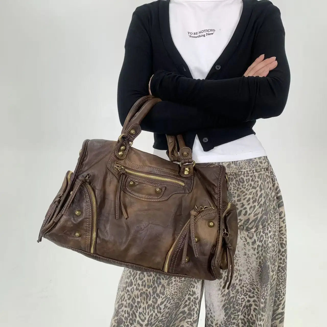 Damen-Schultertasche Vintage-Stil mit Nieten und viel Stauraum in mehreren Innentaschen