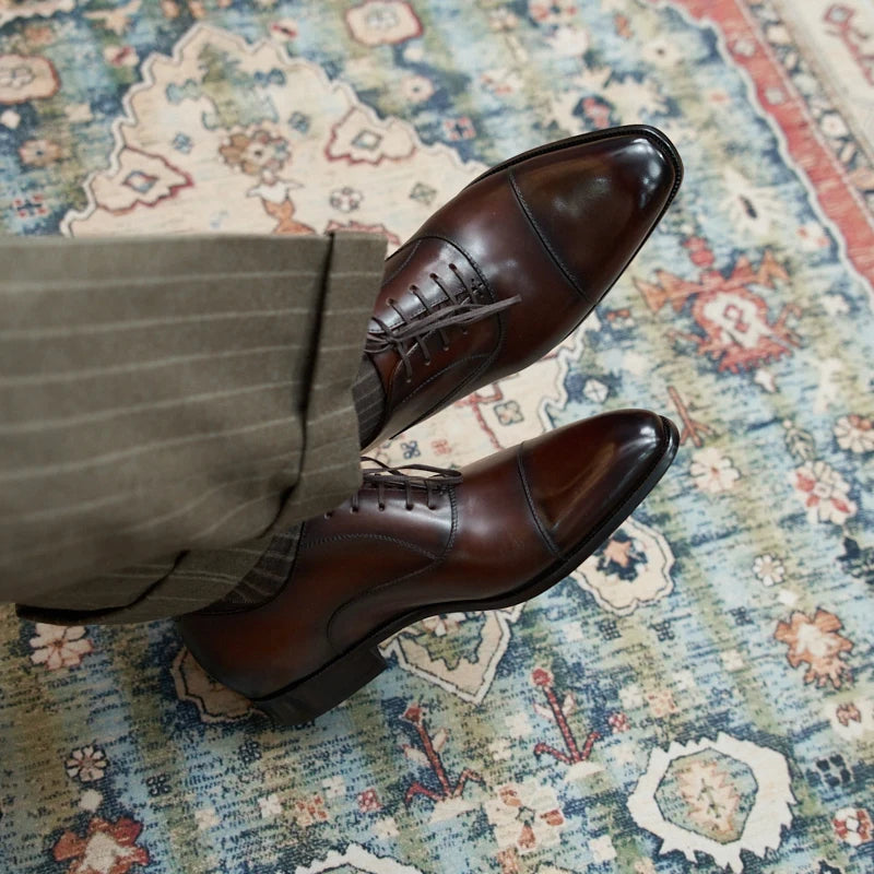 Herren-Oxford-Schuhe mit Schnürung, braunes Glattleder und spitz zulaufende Kappe