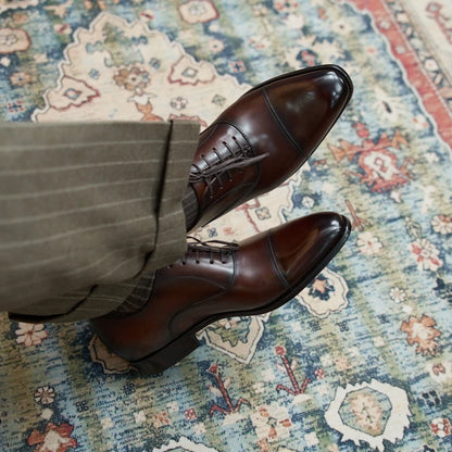Herren-Oxford-Schuhe mit Schnürung, braunes Glattleder und spitz zulaufende Kappe